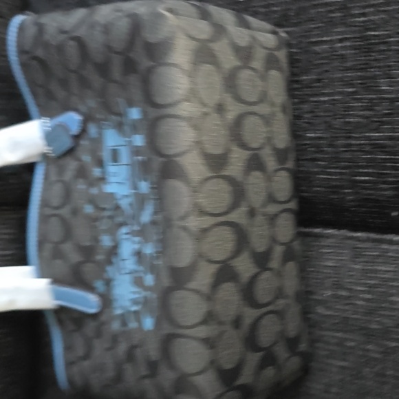 Authentic Small Coach Tote. - Picture 4 of 4